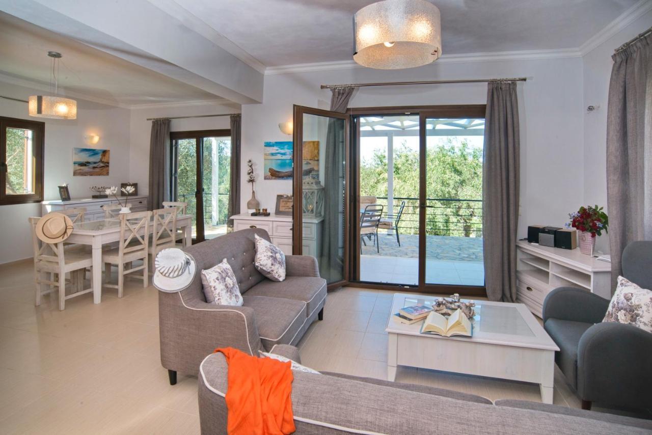 Villa Bougarini Haven Family Villa Rock Pool Oasis Ieromonachos ภายนอก รูปภาพ