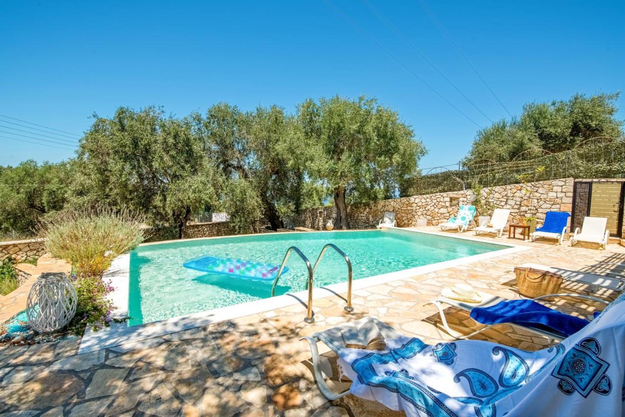 Villa Bougarini Haven Family Villa Rock Pool Oasis Ieromonachos ภายนอก รูปภาพ