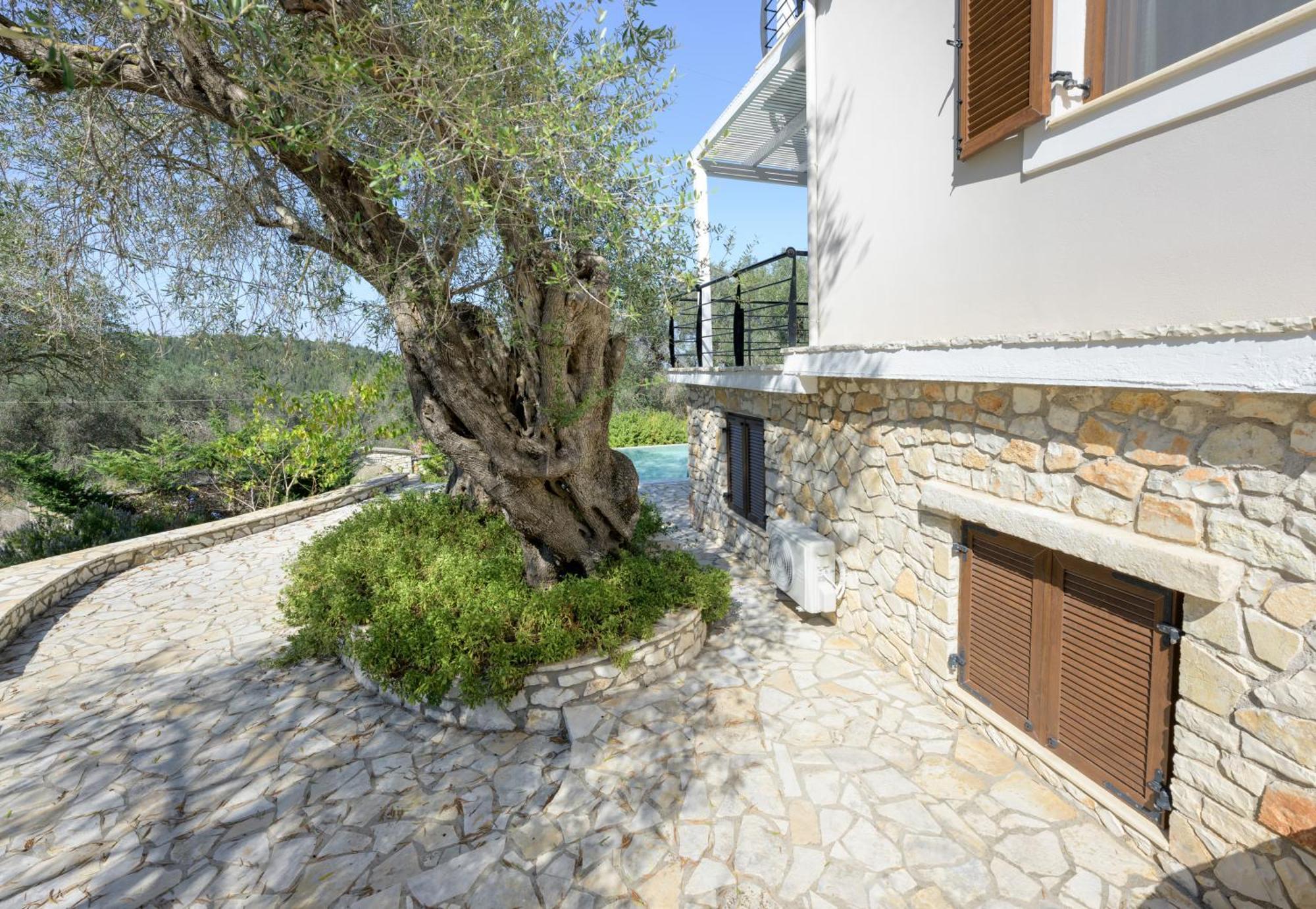 Villa Bougarini Haven Family Villa Rock Pool Oasis Ieromonachos ภายนอก รูปภาพ