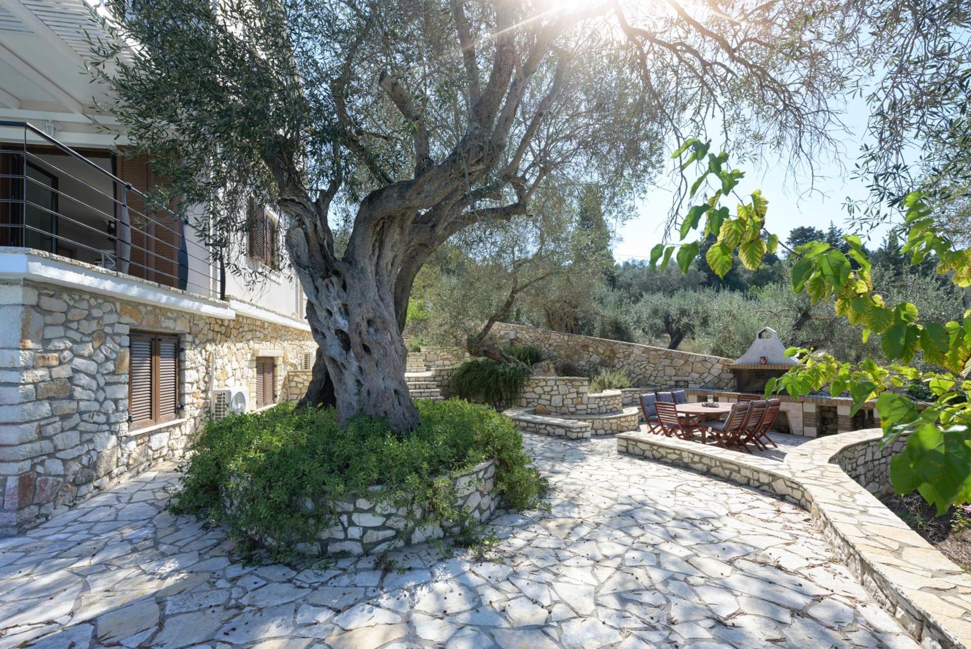 Villa Bougarini Haven Family Villa Rock Pool Oasis Ieromonachos ภายนอก รูปภาพ