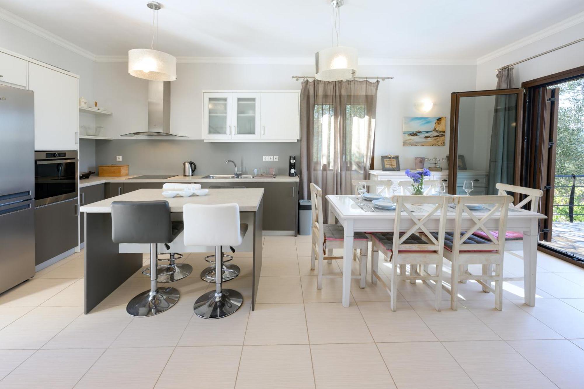 Villa Bougarini Haven Family Villa Rock Pool Oasis Ieromonachos ภายนอก รูปภาพ