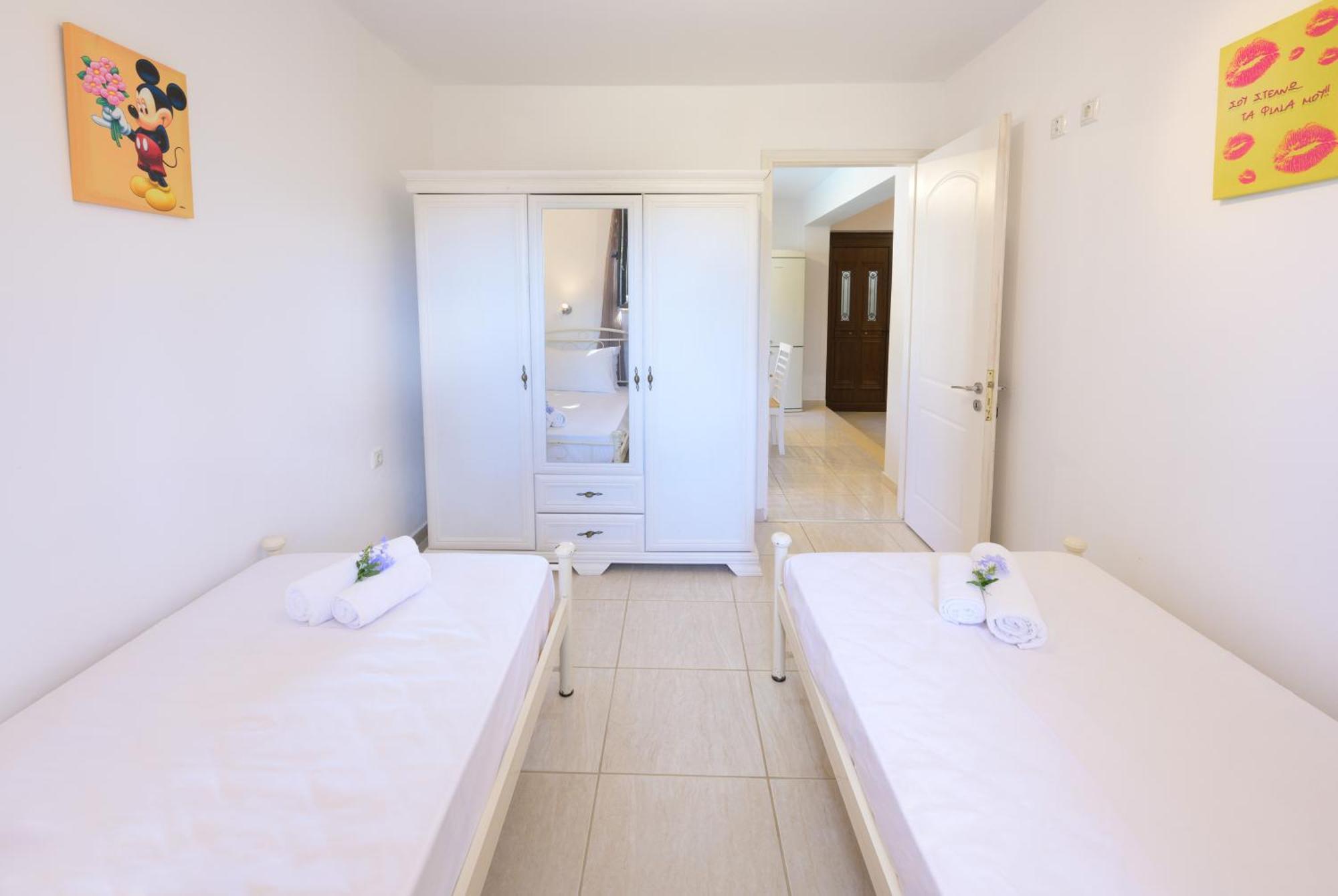 Villa Bougarini Haven Family Villa Rock Pool Oasis Ieromonachos ภายนอก รูปภาพ