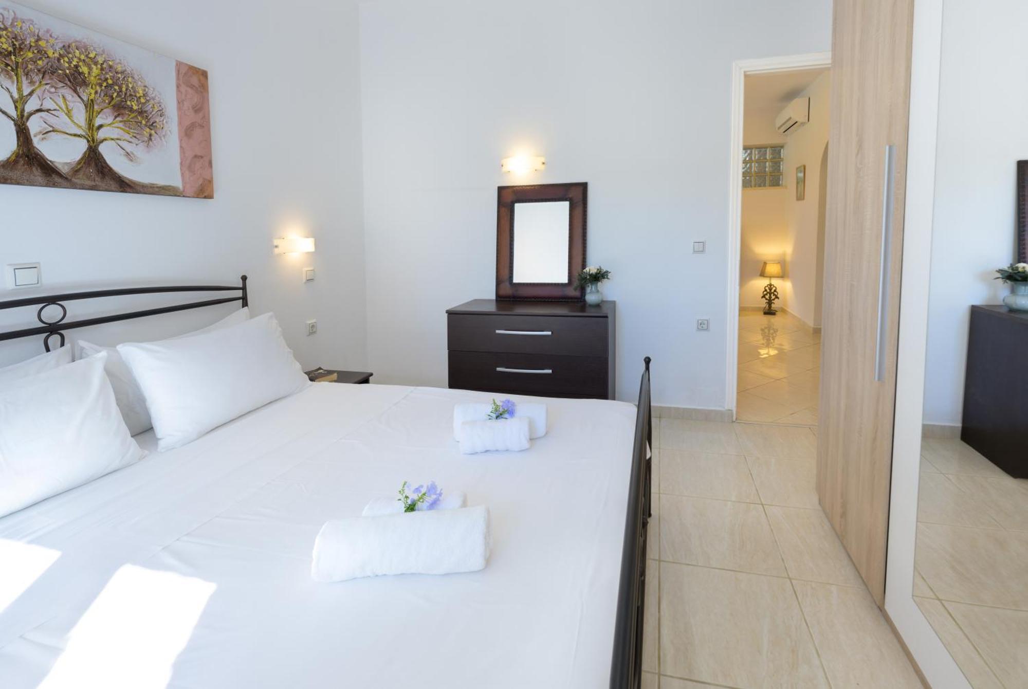 Villa Bougarini Haven Family Villa Rock Pool Oasis Ieromonachos ภายนอก รูปภาพ
