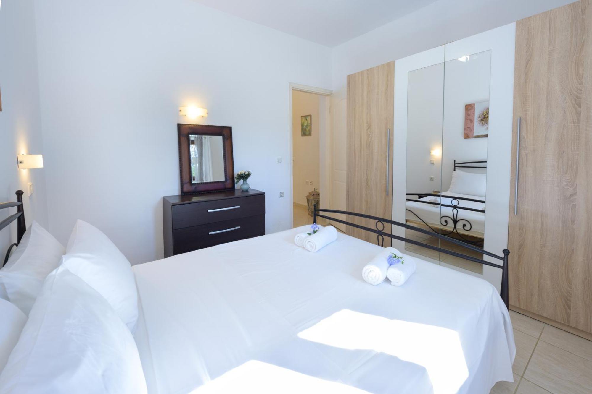Villa Bougarini Haven Family Villa Rock Pool Oasis Ieromonachos ภายนอก รูปภาพ