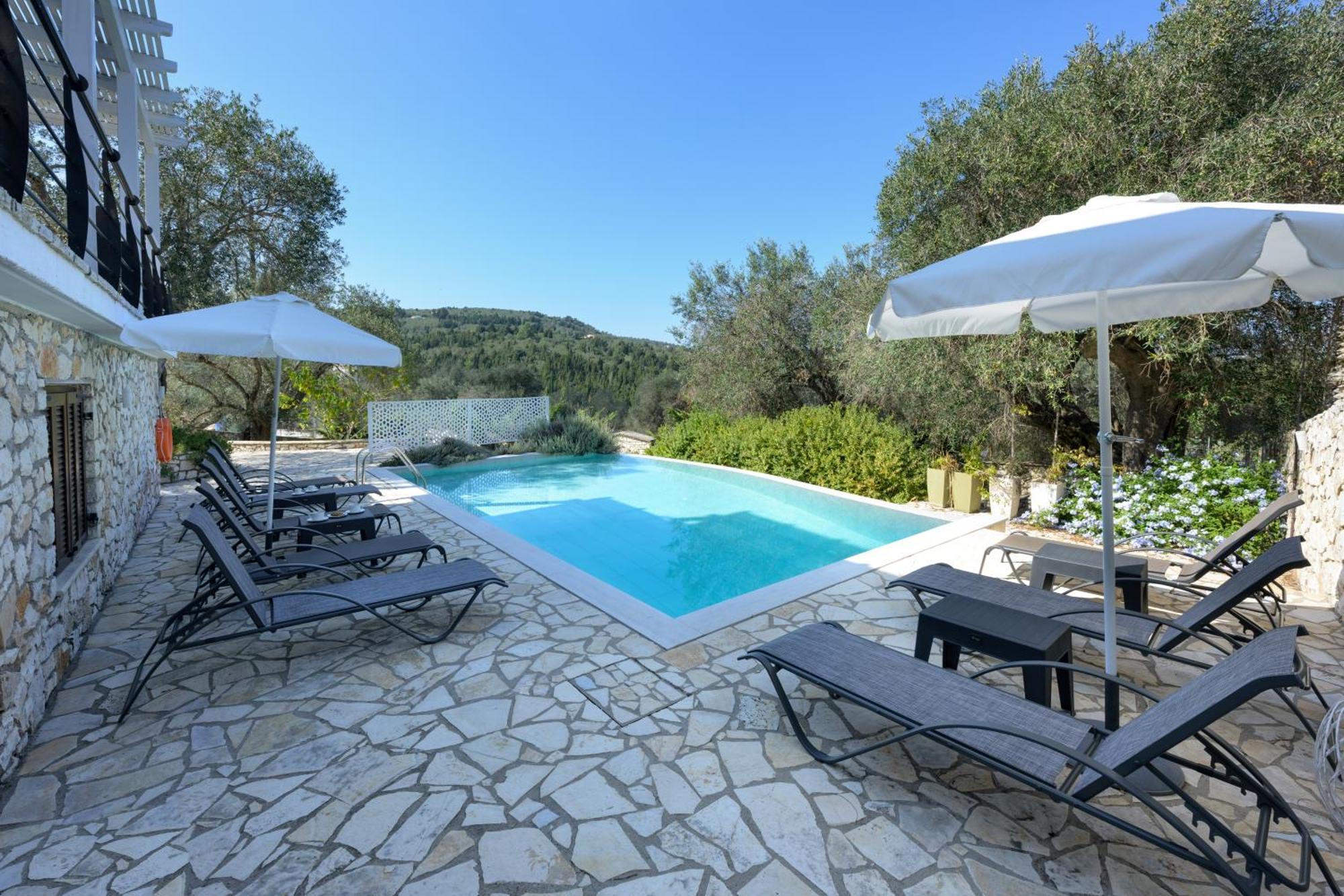 Villa Bougarini Haven Family Villa Rock Pool Oasis Ieromonachos ภายนอก รูปภาพ