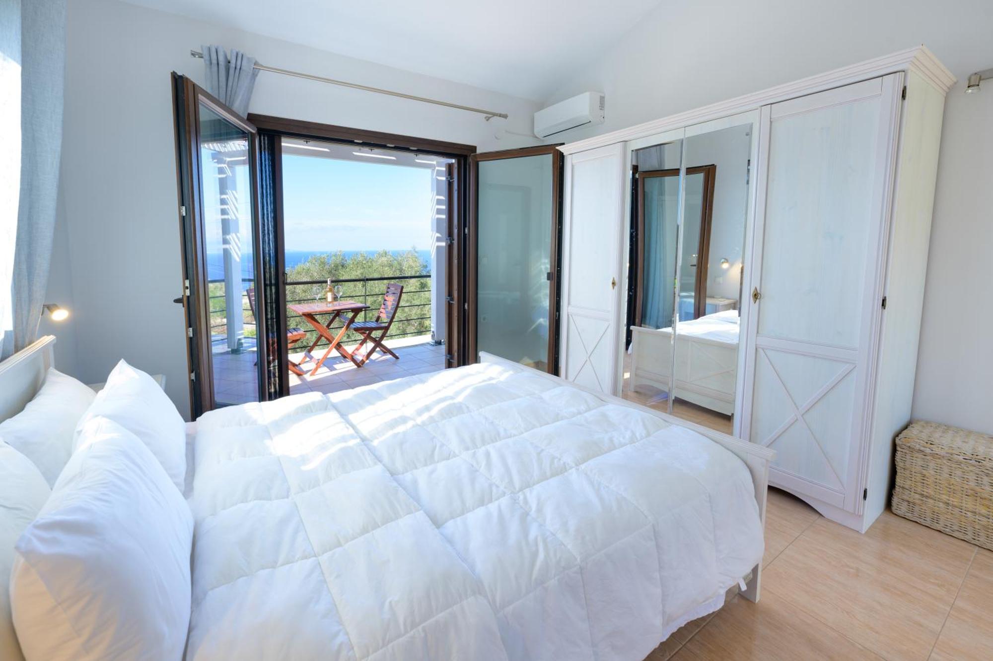 Villa Bougarini Haven Family Villa Rock Pool Oasis Ieromonachos ภายนอก รูปภาพ