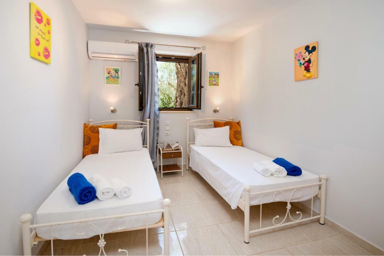 Villa Bougarini Haven Family Villa Rock Pool Oasis Ieromonachos ภายนอก รูปภาพ