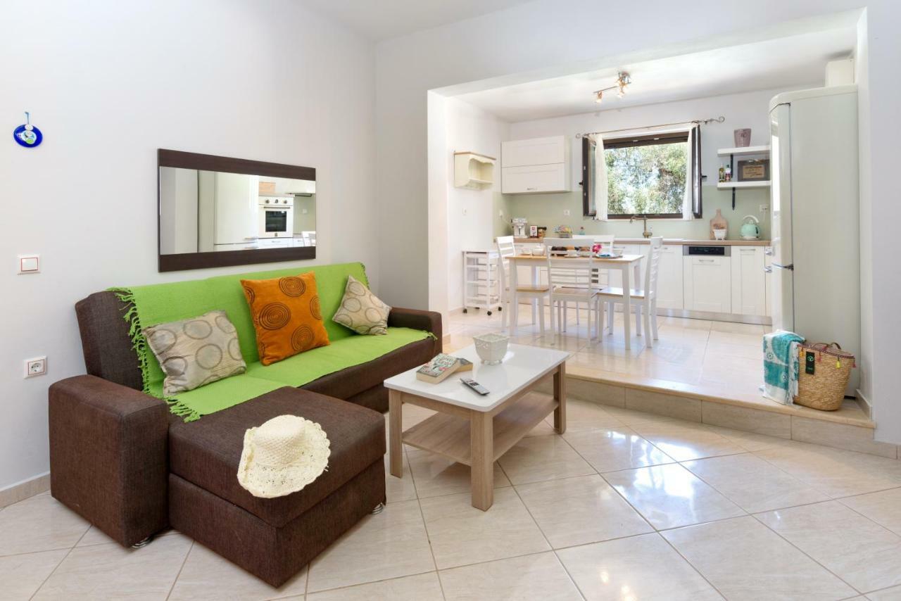 Villa Bougarini Haven Family Villa Rock Pool Oasis Ieromonachos ภายนอก รูปภาพ