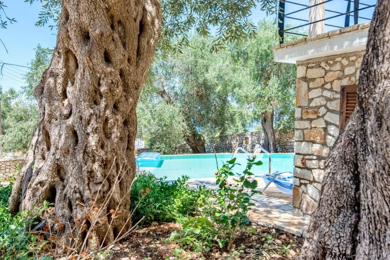 Villa Bougarini Haven Family Villa Rock Pool Oasis Ieromonachos ภายนอก รูปภาพ