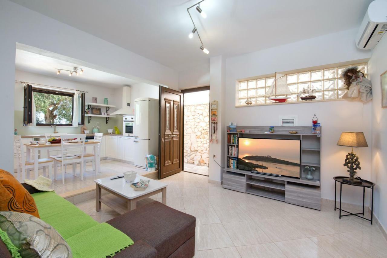 Villa Bougarini Haven Family Villa Rock Pool Oasis Ieromonachos ภายนอก รูปภาพ